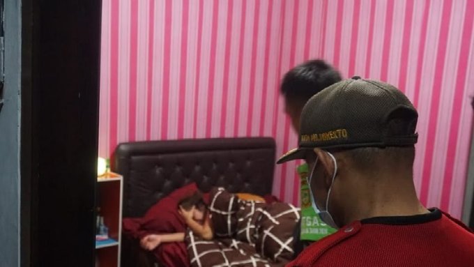 Mabuk Lalu Mesum, Empat Pasangan Digerebek Satpol PP Kota Mojokerto di Kos-kosan