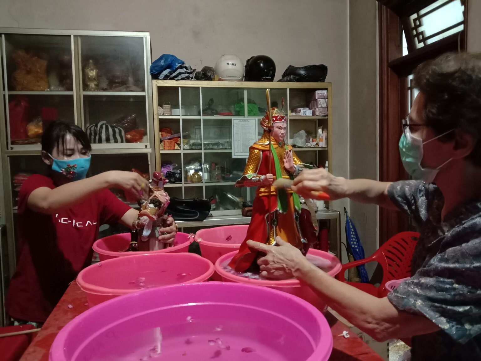 Boleh Rayakan Imlek dan Bagikan Angpao, Syaratnya Begini