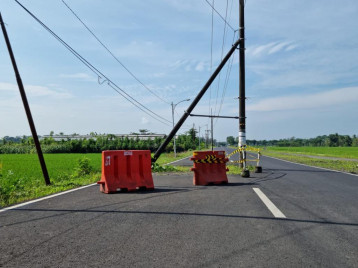 Tiang Listrik di Tengah Jalan Banyuwangi Sudah Makan Korban, PLN Segera Memindahkannya