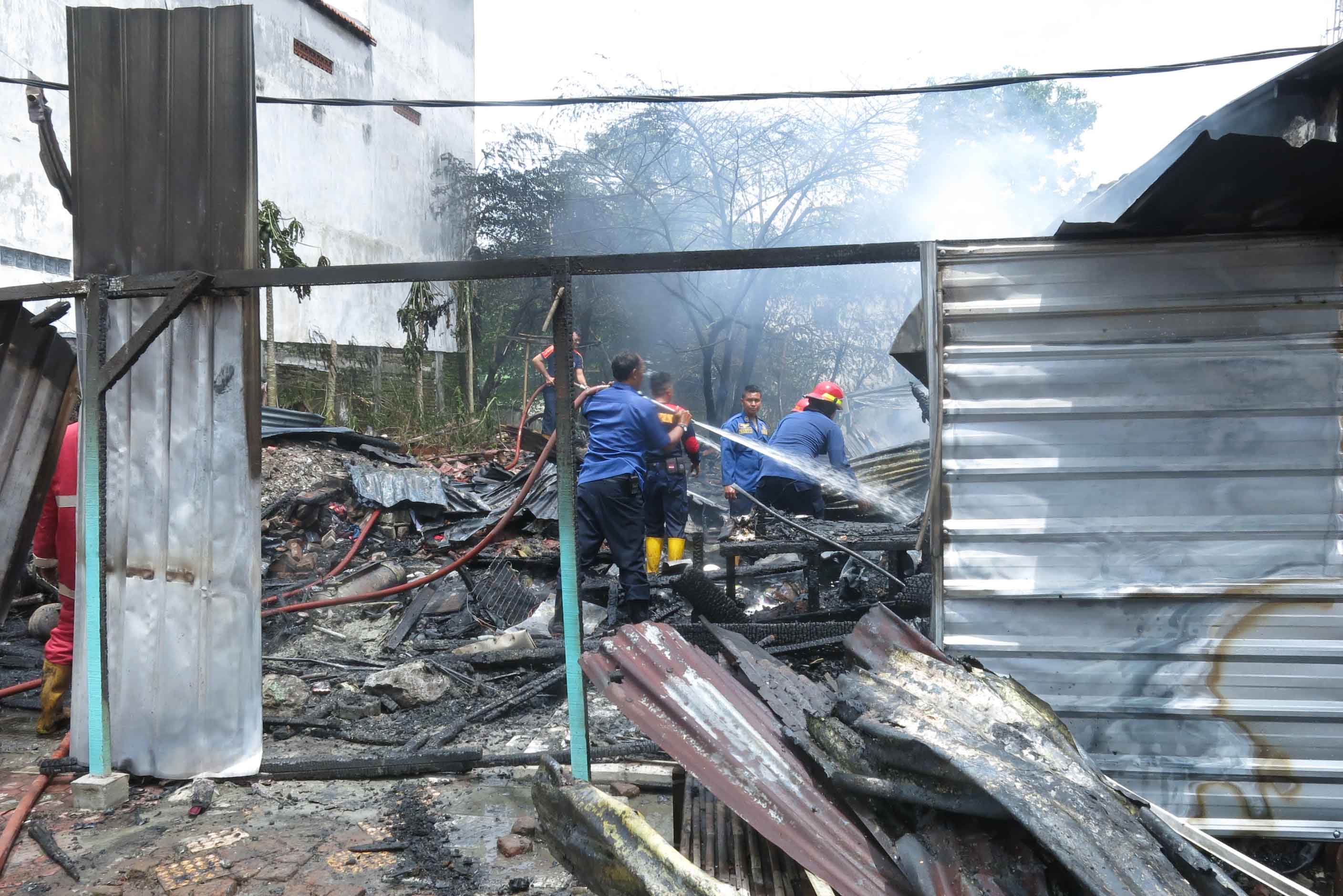 Ngenes, Rumah dan Usaha Milik Kakek-Nenek di Sidoarjo Ini Ludes Terbakar