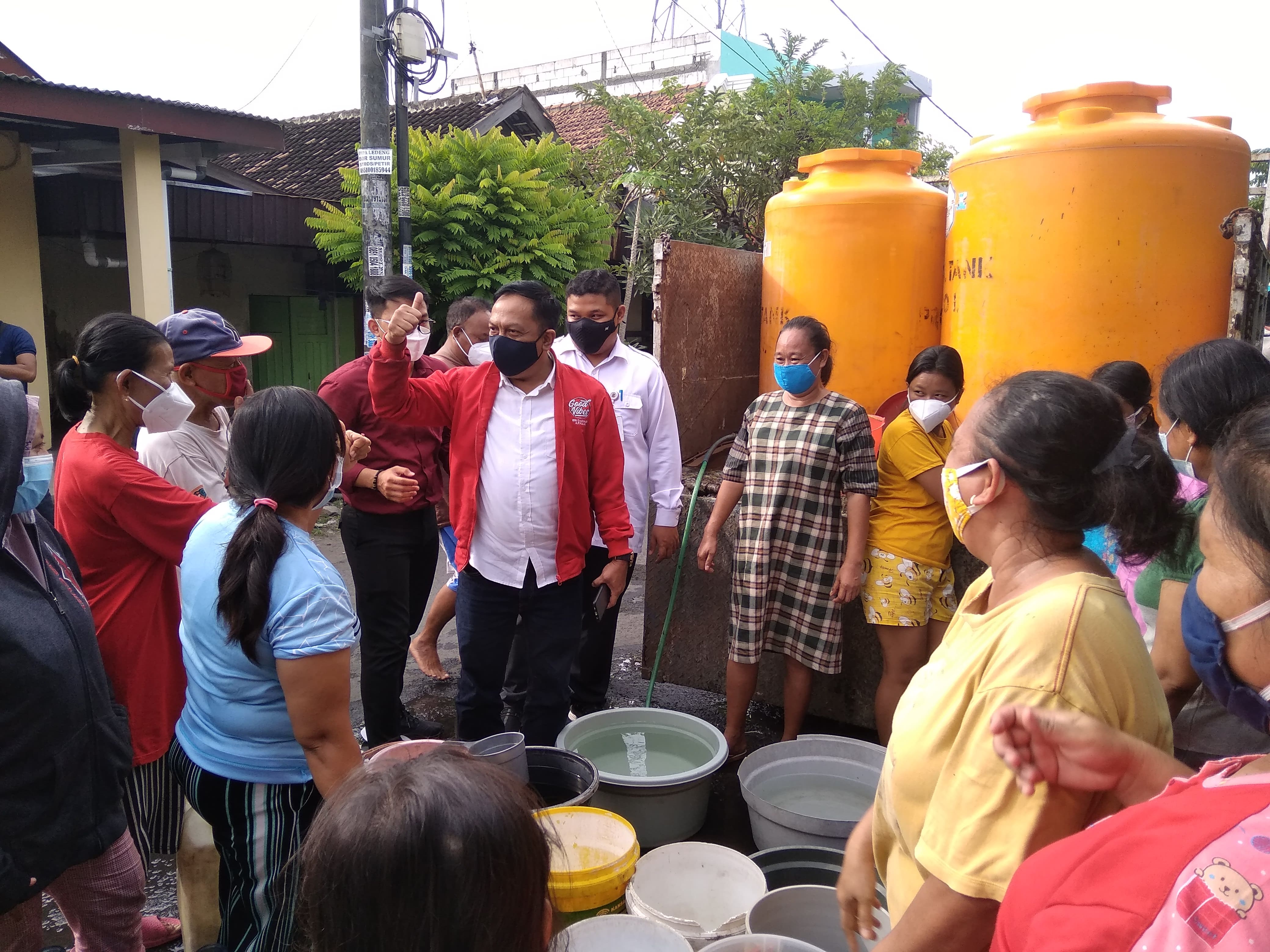 Pipa PDAM Bocor, Komisi B DPRD Surabaya Sidak Antrian Warga