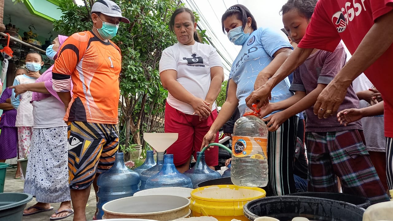 Pipa PDAM Surabaya Bocor dan Tak Mengalir, Warga Kesulitan Penuhi Kebutuhan Air