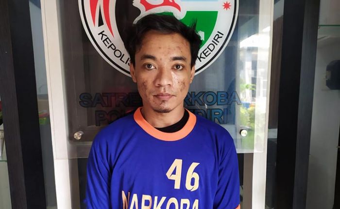 Pengedar Narkoba Kediri Bertekuk Lutut di Hadapan Pak Polisi