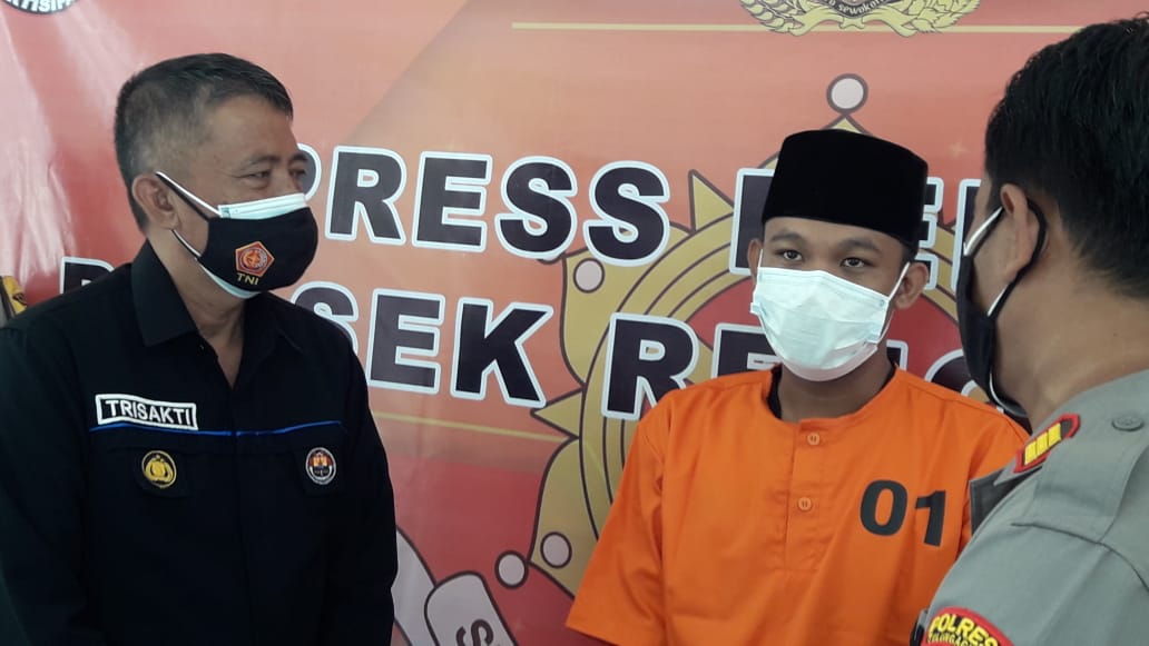 Berbekal Masker TNI-Polri dan Pistol Mainan, Mantan Sales Perdaya Warga Tulungagung