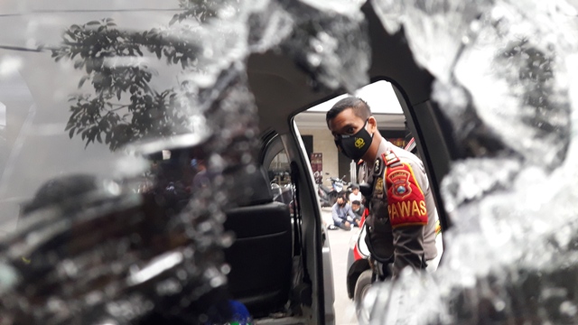 Pelaku Balap Liar Tulungagung Tabrakan Minivan ke Mobil Polisi