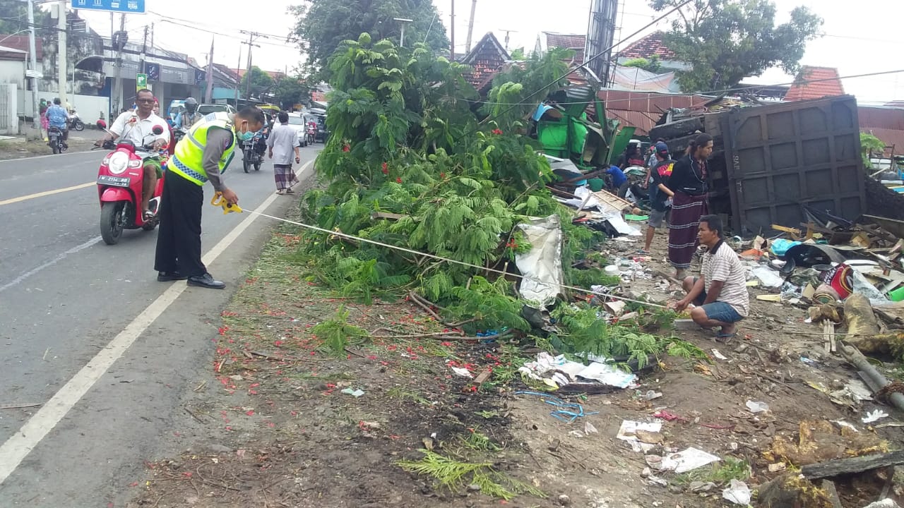 Lagi, Dump Truk Bermuatan Batubara Hajar Warkop di Bungah Gresik, Satu Orang Meninggal