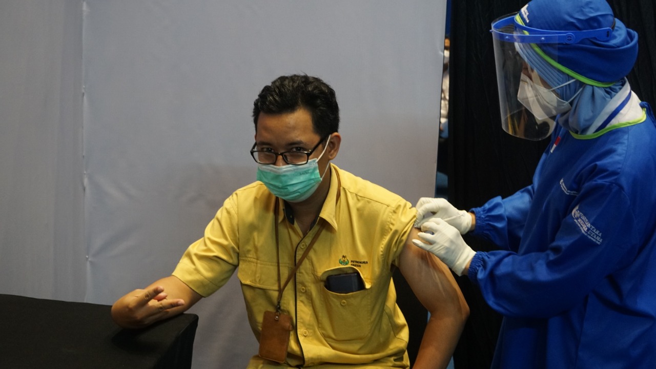 Ribuan Karyawan dan Pensiunan Petrokimia Gresik Ikuti Vaksinasi Bersama Kementerian BUMN