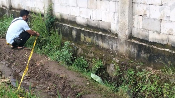 Pemulung Pasuruan Temukan Mayat Bayi di Parit