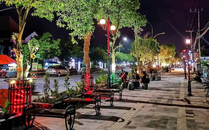 Trotoar Kartonyono Disoal DPRD Ngawi, DPPTK Diminta Perjelas Kegunaan