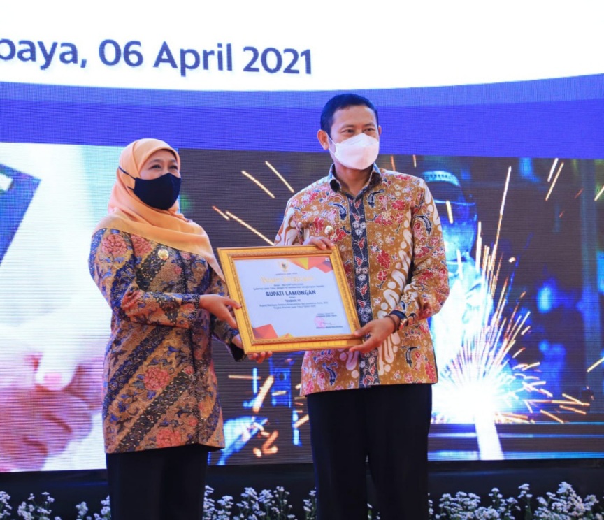 Dua Penghargaan Dari Gubernur Diraih Yuhronur Efendi