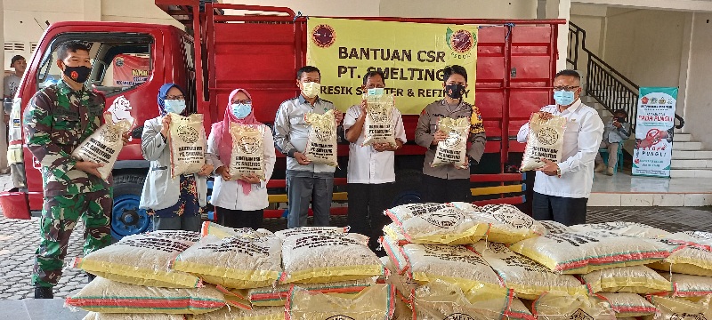 PT Smelting Bantu Bahan Pokok Untuk 3.224 Kepala Keluarga di Sukomulyo Manyar Gresik