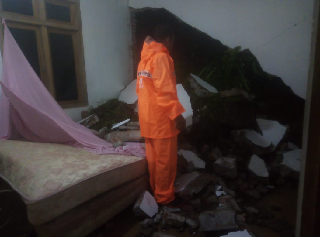 Longsor di Kabupaten Madiun, Warga Tileng Kecamatan Dagangan Tertimpa Reruntuhan