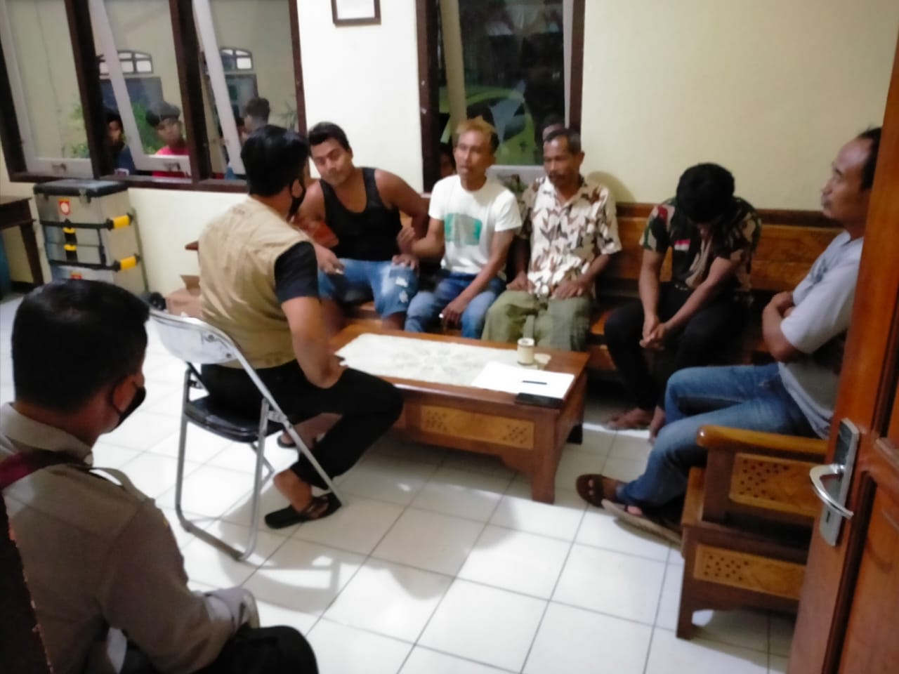 Nginap di Rumah Perangkat Perempuan, Kades Pucanglaban Tulungagung Digerebek Warganya