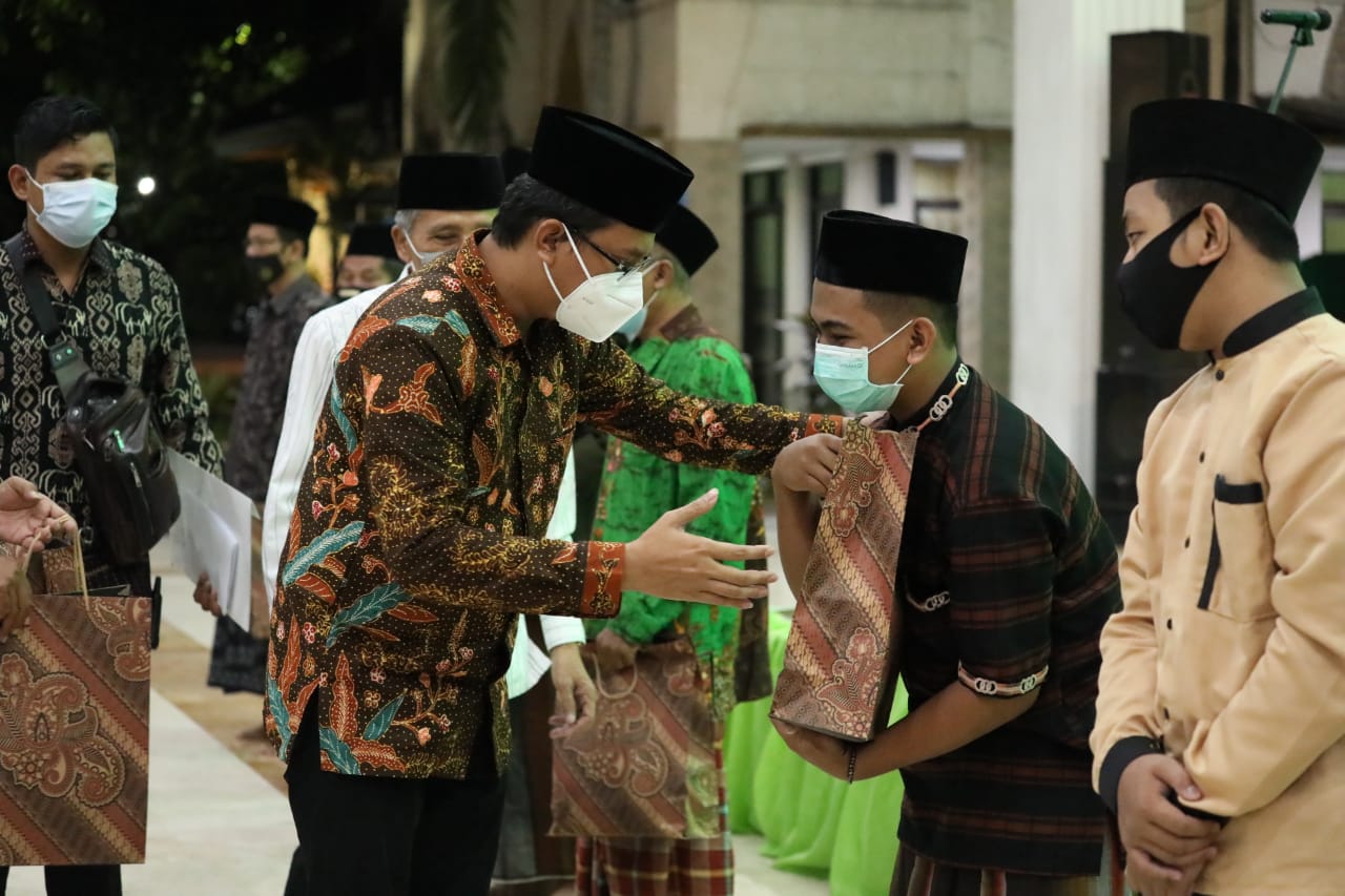 Peringati Nuzulul Qur'an, Gus Muhdlor Ingatkan Prokes ke Takmir Masjid