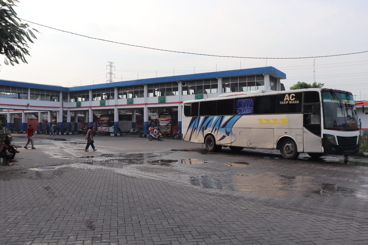 Cerita Kru Bus di Terminal Purabaya Bungurasih, Tunggu hingga 1 Jam Hanya Bawa 5 Penumpang