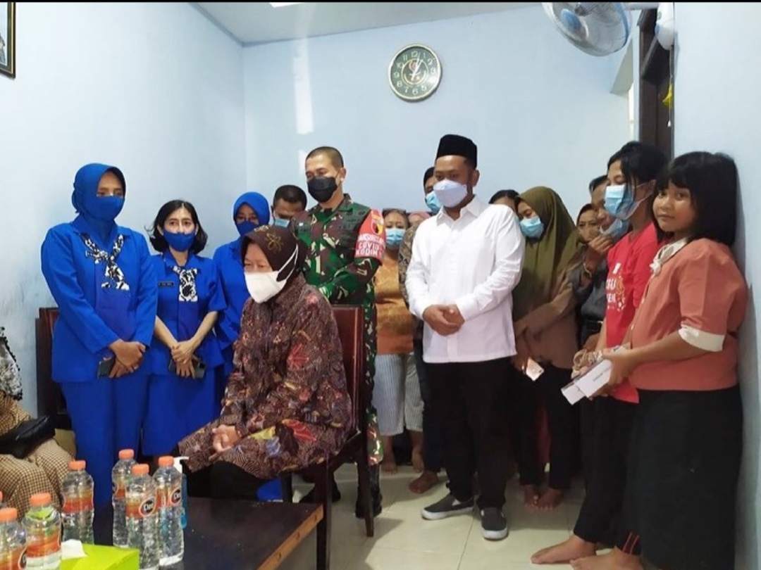 Beri Dukungan Moril, Menteri Sosial Kunjungi Rumah Istri Prajurit KRI Nanggala-402 di Gresik