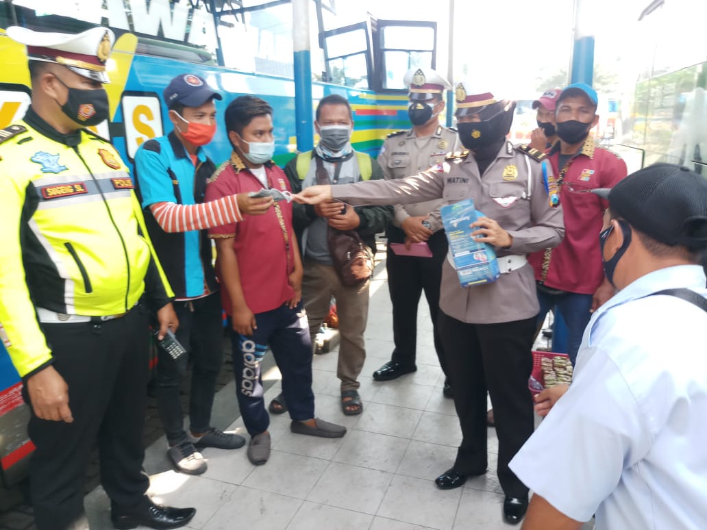 Satlantas Polresta Sidoarjo Sosialisasikan Larangan Mudik Lebaran di Terminal Purabaya