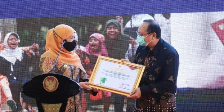 PT Pelindo III Raih Penghargaan Zero Accident Program K3 dari Gubernur Jatim