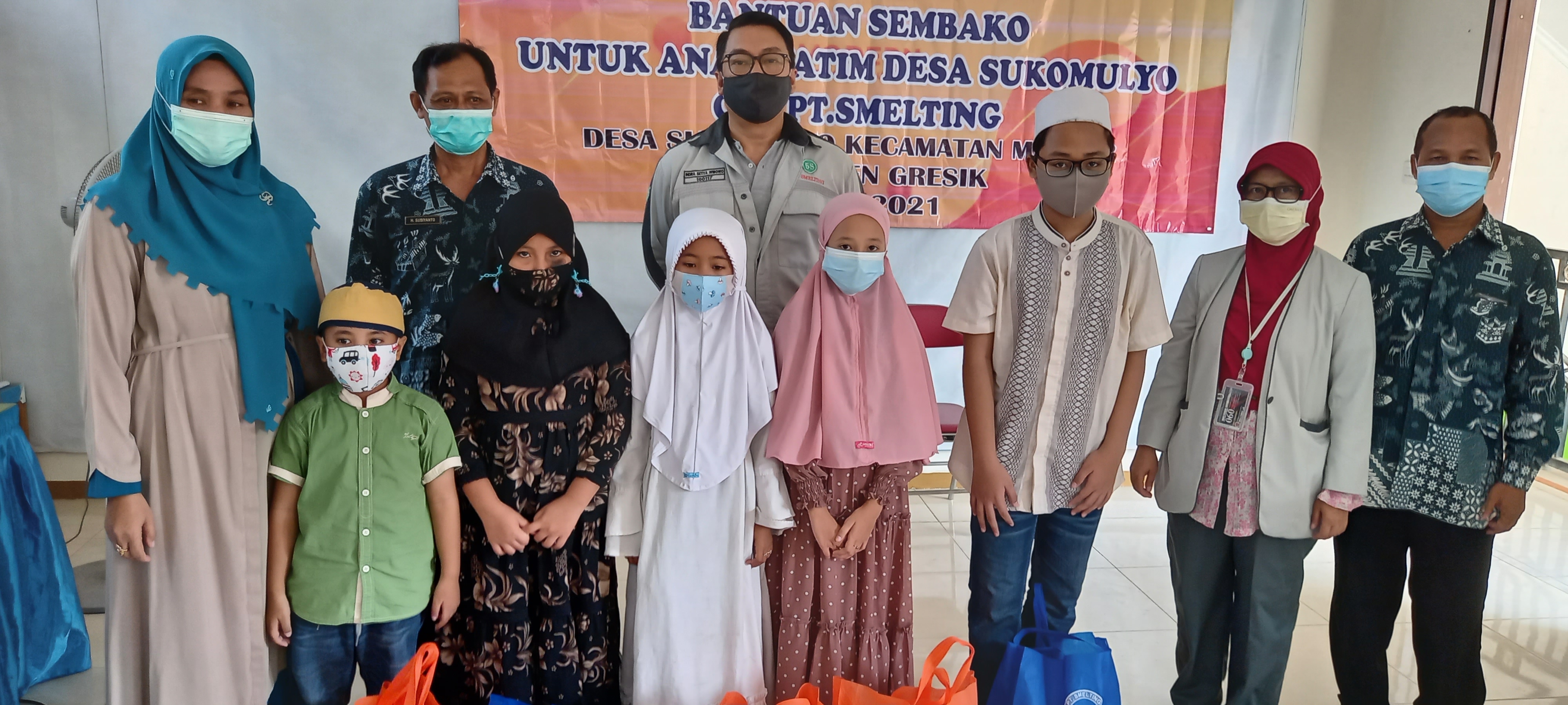 Tujuh Puluh Anak Yatim Desa Sukomulyo Dapat Santunan Dari PT Smelting