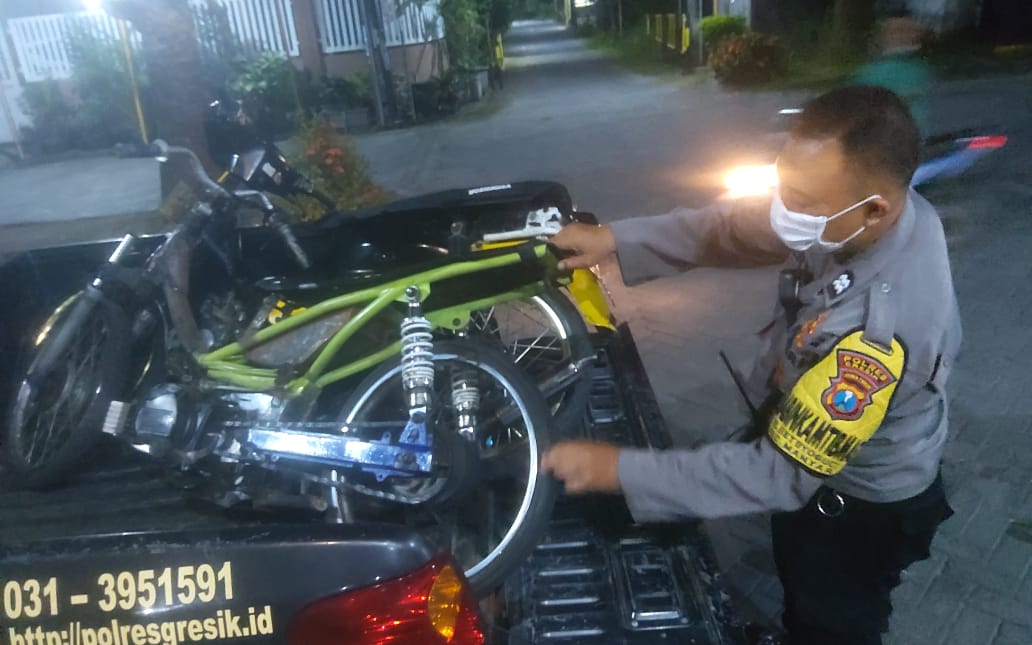 Aksi Balap Liar Manyar Digerebek Polisi, Tukang Joki Berhasil Kabur