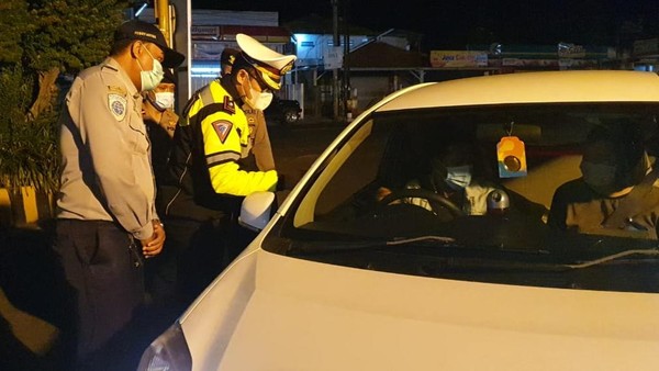 Kendaraan Menuju Pulau Bali di Pelabuhan Ketapang Dipaksa Putar Balik