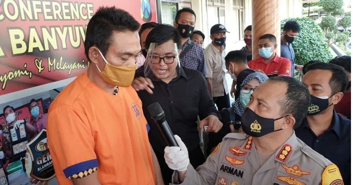 Seorang Istri di Banyuwangi Dipijat Pria Lain Saat Hendak Mandi di Kali, Beginilah Respon Suami