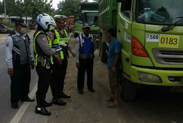 Dump Truk Over Dimensi di Gresik Dipastikan Tak Kantongi Surat Keterangan Lulus Uji Kir