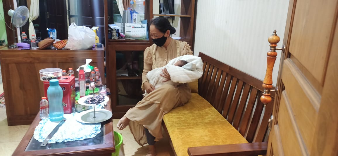 Bayi Perempuan Mungil Dalam Kardus Ditemukan Warga Jalan Menur, Ponorogo