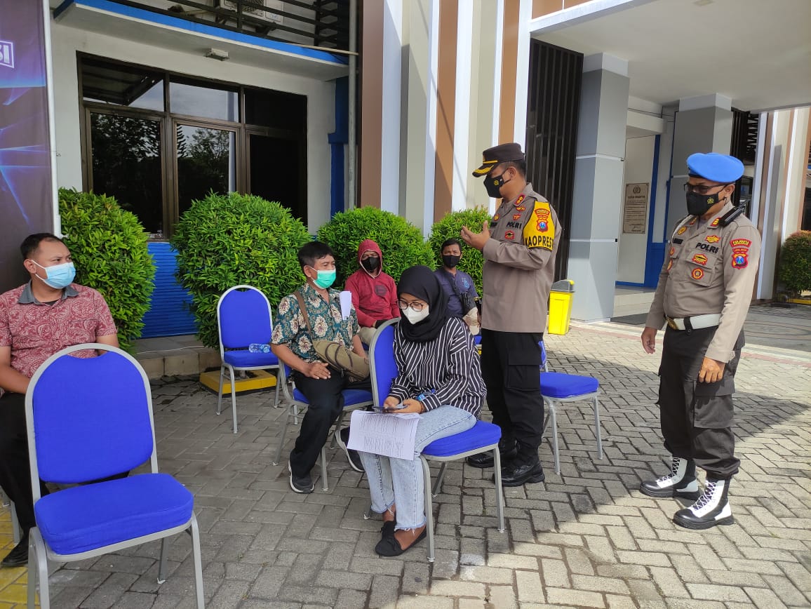 Sukseskan Program Vaksinasi Nasional, Satlantas Polresta Sidoarjo Berikan 100 Vaksin Gratis Setiap Hari Bagi Pemohon SIM