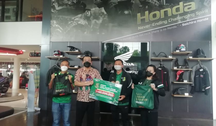MPM Honda Motor Serahkan Donasi Lelang Motor Edisi HUT Persebaya 94