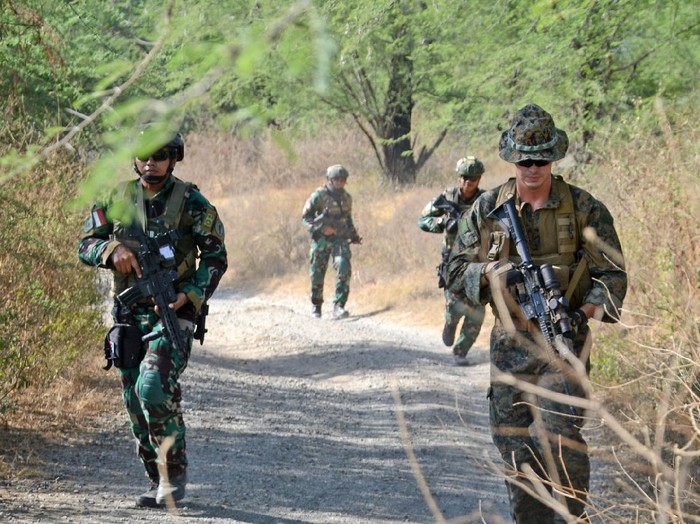 Marinir dan Amerika Serikat Latihan Bersama Taktik Perang Kota
