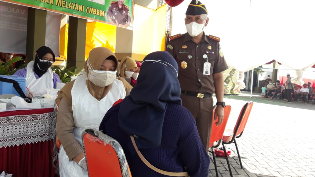Cerita Warga Tulungagung Berjuang Mendapatkan Vaksin