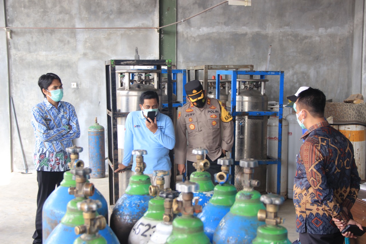 Khawatir Menipis, Kapolres Madiun Sidak Pengisian Oksigen, Begini Hasilnya