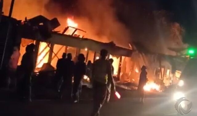 Korsleting Listrik, Dua Ruko di Banyuwangi Ludes Terbakar