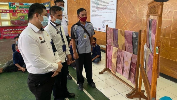 Warga Binaan Pemasyarakatan Bojonegoro Ciptakan Batik dan Sablon Kaos