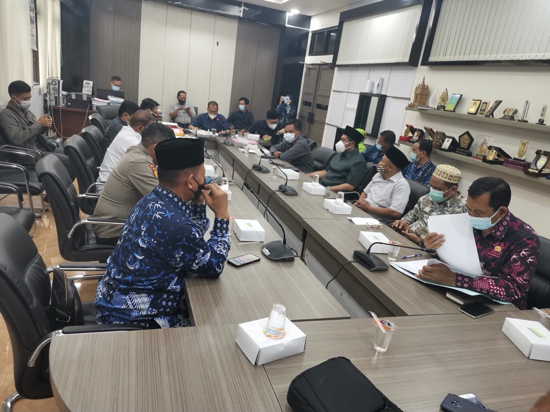 Hearing Pembatas Jalan Warga Manyar Komplek, DPRD Rekomendasi Pembatas Besi Buka Tutup