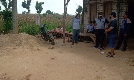 Enak-enak Tiduran di Teras Warkop, Pemuda di Tuban Ini Dibacok Tetangganya Sendiri hingga Kritis