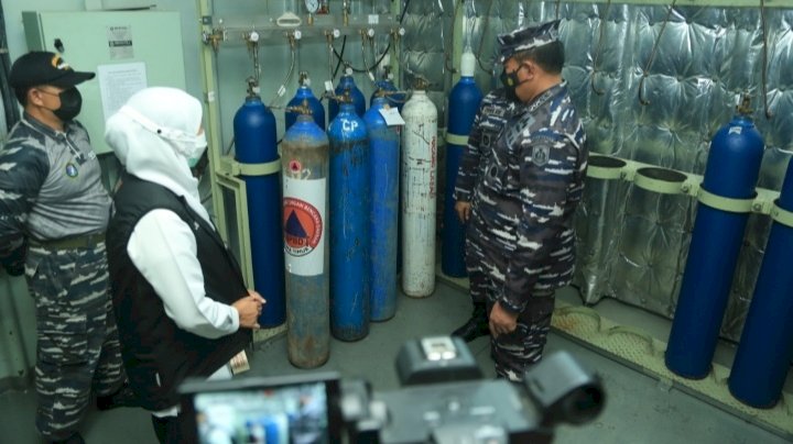 KRI Dr Soeharso Sediakan Layanan Pengisian Oksigen 24 Jam