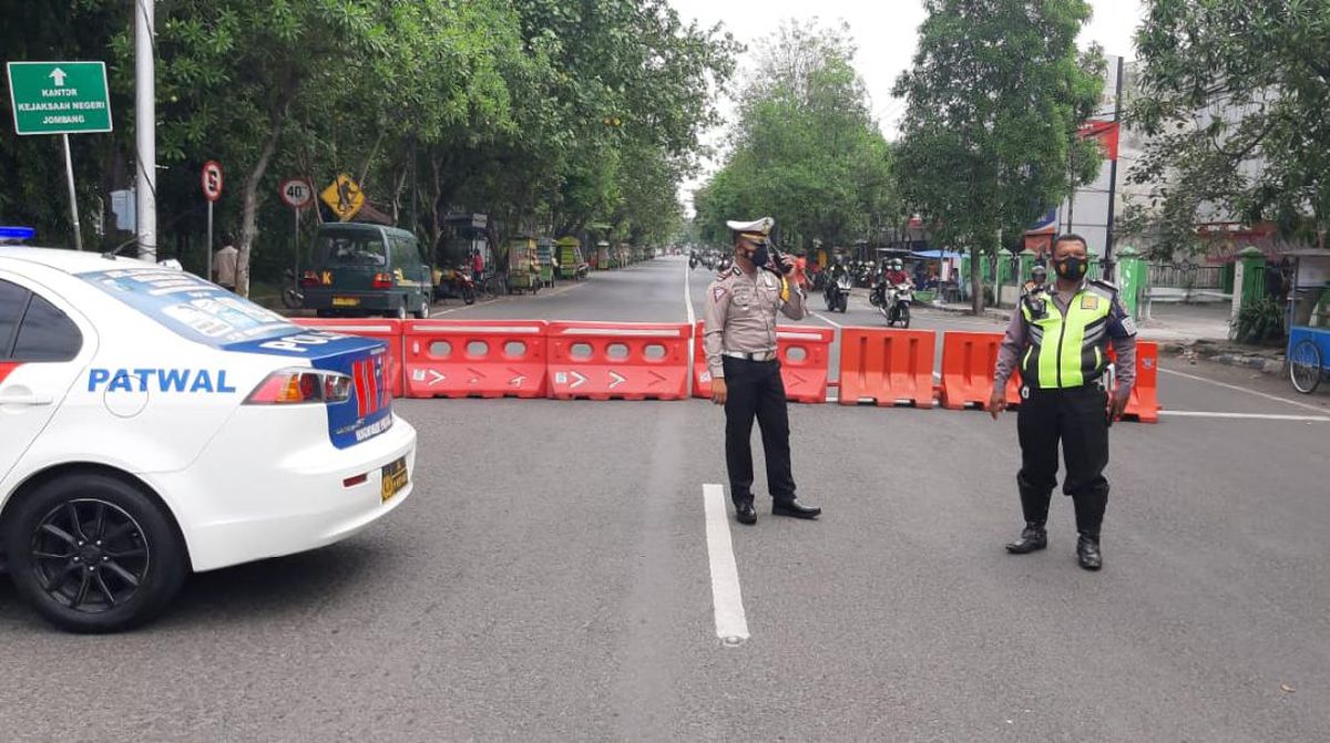 Polres Mojokerto Kota Tutup Akses Perbatasan dengan Lamongan Selama PPKM Darurat