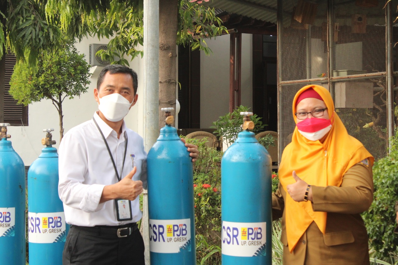 Wabup Gresik Terima Bantuan 5 Tabung Oksigen Dari PT PJB UP Gresik
