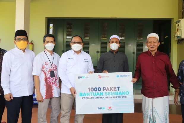 Pelindo III Salurkan Bantuan Untuk Santri Pondok Pesantren