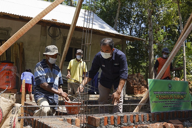 SIG Bantu Sarana Pendidikan, Umum dan Ibadah di Situbondo dan Bondowoso Senilai Rp 1,36 Miliar