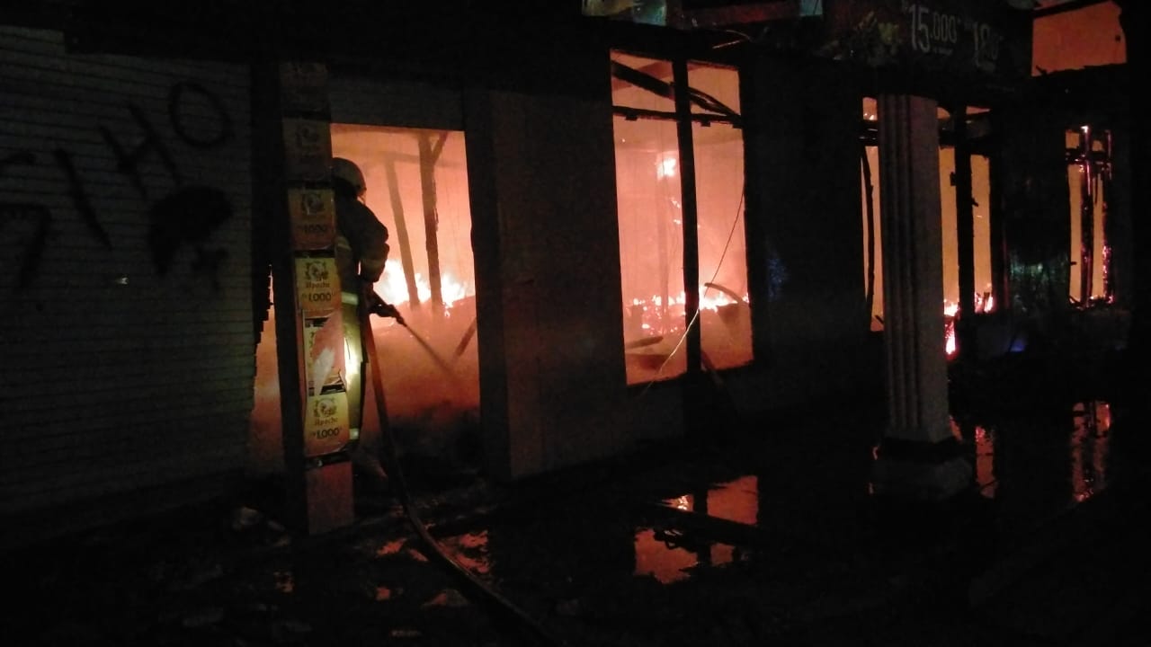 Rumah dan Kandang Terbakar, 100 Ekor Ayam Matang jadi Ayam Panggang