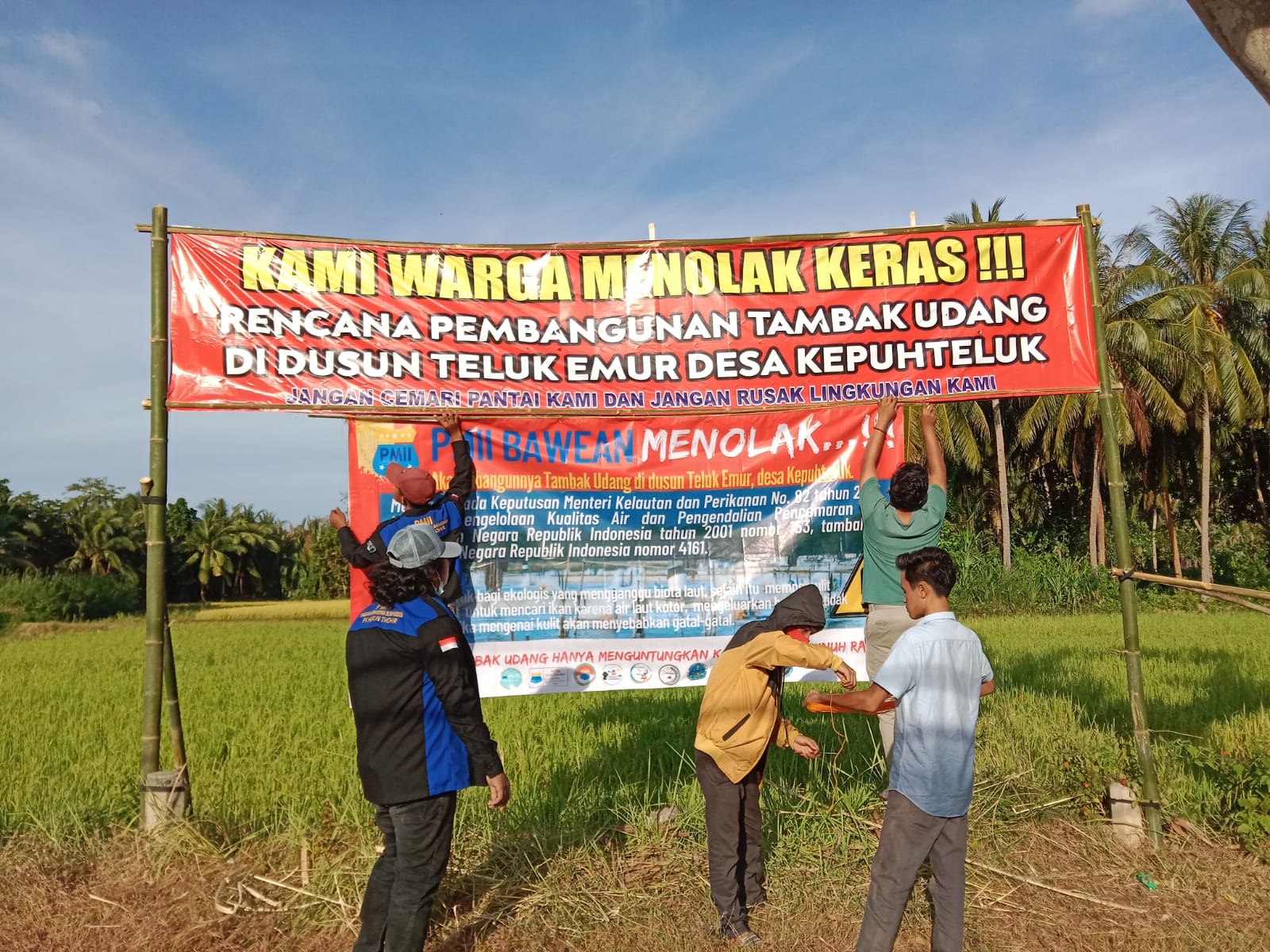 Rencana Pembebasan Lahan Tambak Udang di Bawean Sudah 70%, Warga dan Mahasiswa Pasang Spanduk Penolakan