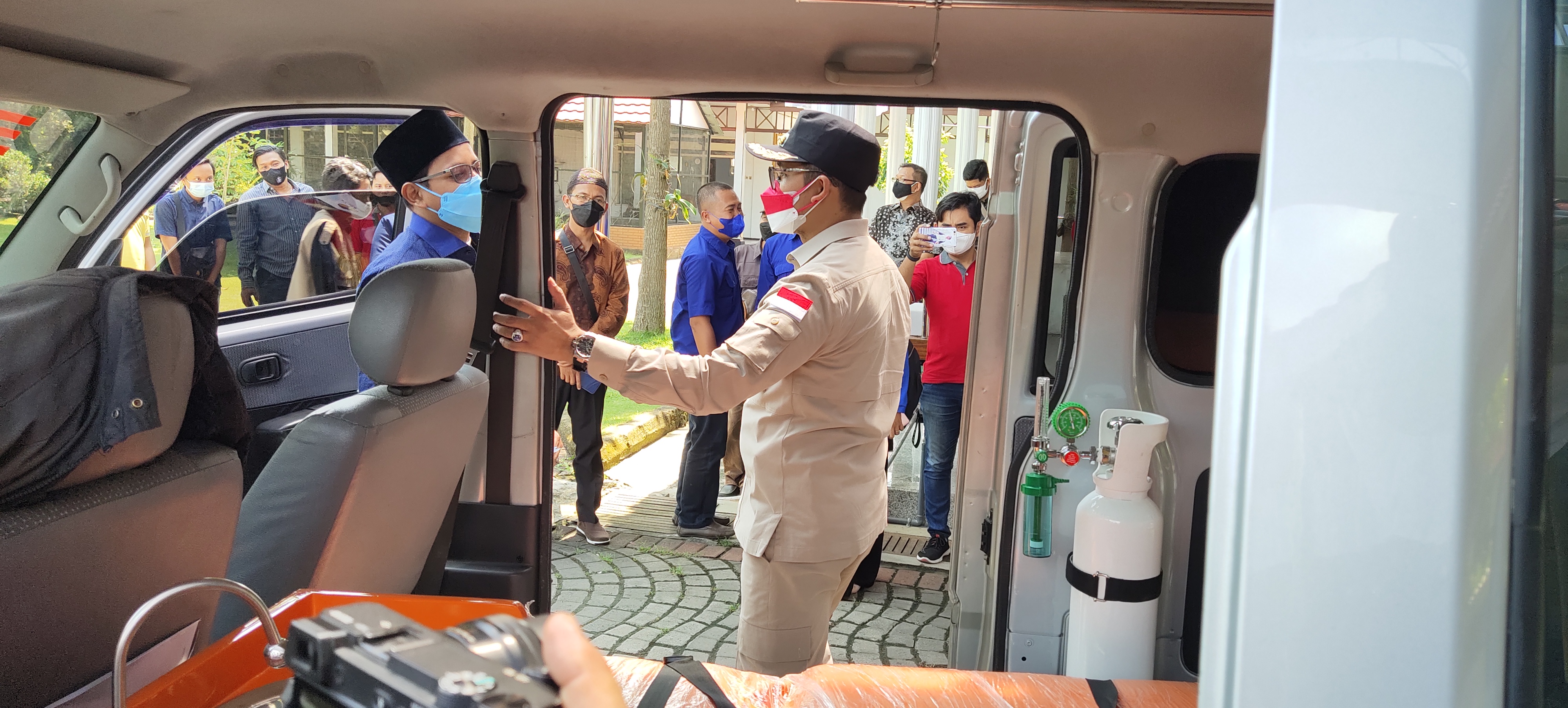 Bantu Penanganan Covid-19, Nasdem Sumbangkan Satu Ambulan Untuk Pemkab Bangkalan