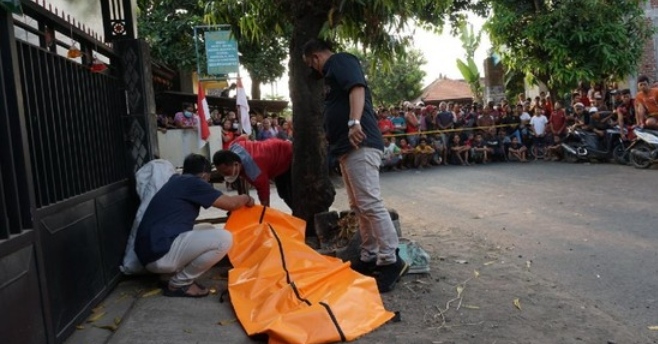 Dada dan Perut Tertusuk, Karyawan Warung Sate Tewas Bersimbah Darah di Mojokerto