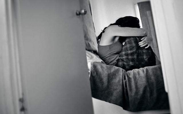 Awalnya Intip Putrinya Mandi, Bapak Tiri Kemudian Menggagahinya