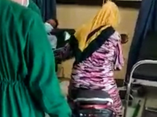 Wani Tok! Emak-emak di Situbondo Terobos Ruang IGD Rumah Sakit Pakai Motor