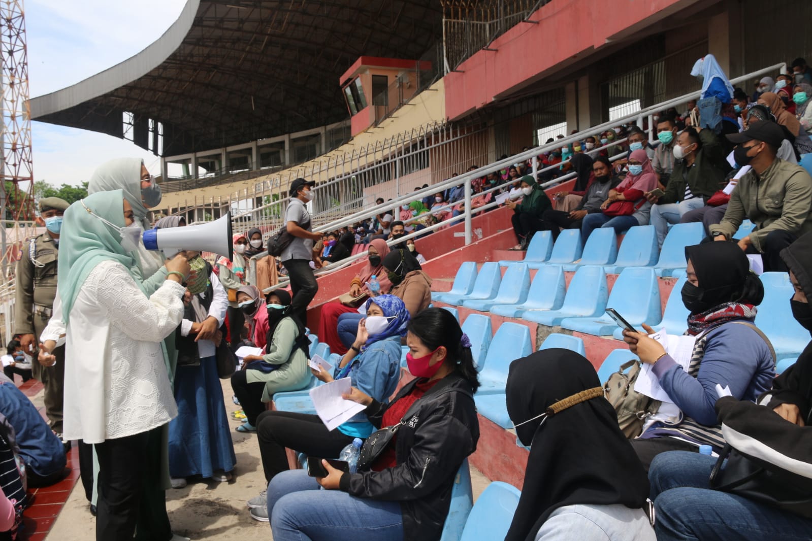 Ning Sasha Bersama Anggota DPRRI Tinjau Vaksinasi 3.000 Orang