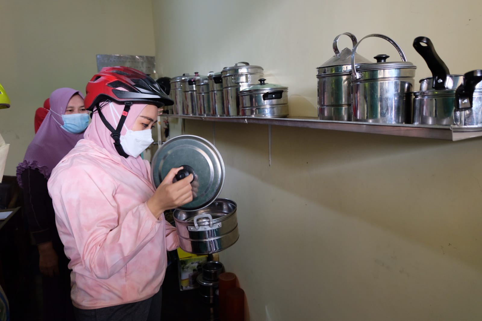 Dukung Pemulihan Pasar UMKM, Ning Sasha Kunjungi Kampung Panci Porong